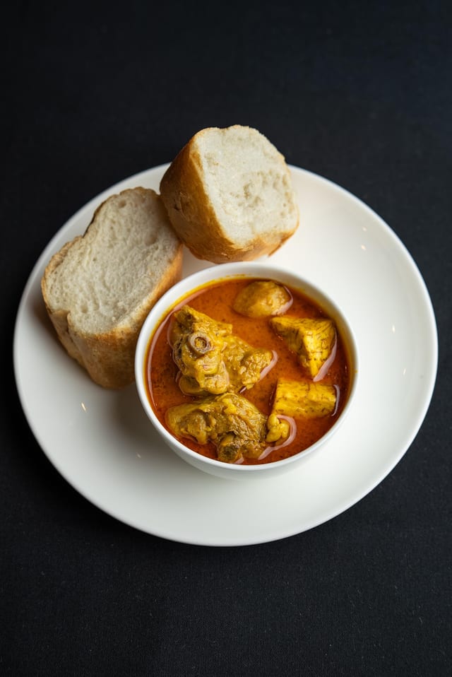 Cà Ri Gà & Bánh Mì.